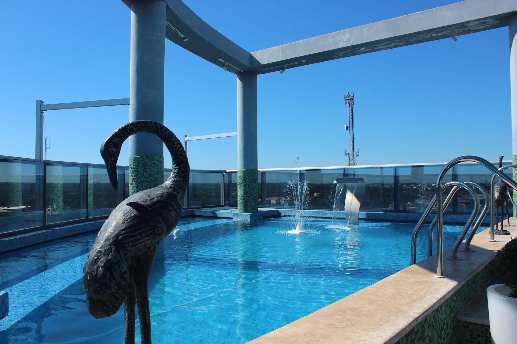 Luxsur Hotel Encarnación Buitenkant foto